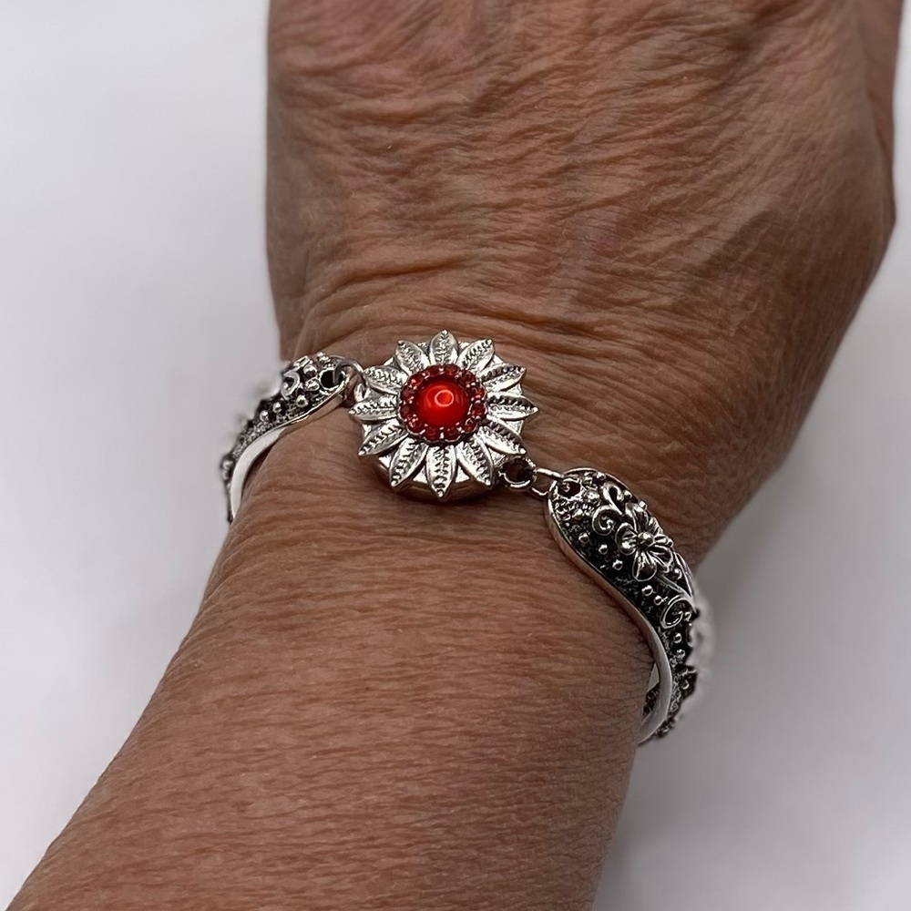 Elegant Victorian Style Floral Bangle Bracelet & Red Sunflower Ginger Snap NWT - Picture 10 of 13